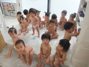 保育園　幼稚園　裸 ボディペインティングをしました☆ | 保育園のリトルワールド